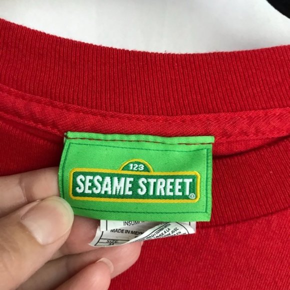 SESAME STREET Characters group picture Merry Christmas red graphic tee size Med - Picture 9 of 10
